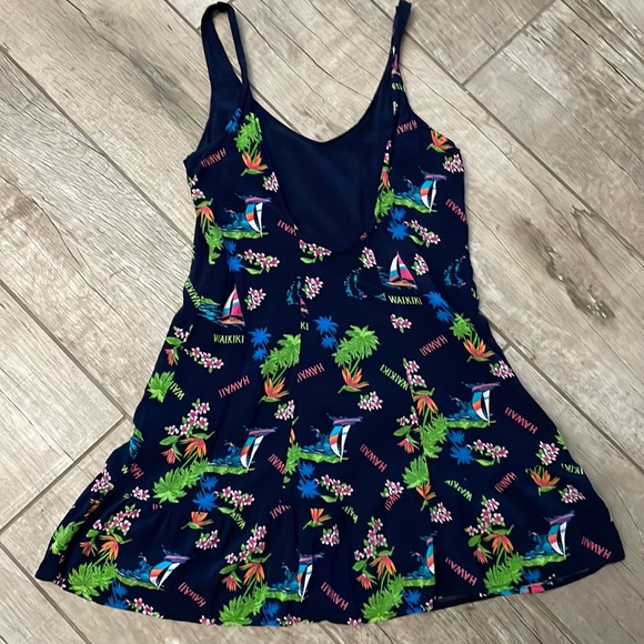 Woman’s Hollister cover up! Size Medium!!👍♥️ - Picture 5 of 6